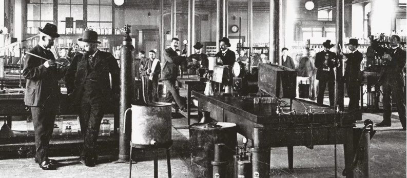 Image: Chemists at BASF's indigo laboratory in Ludwigshafen. Synthetic indigo became one of the bestsellers in China.